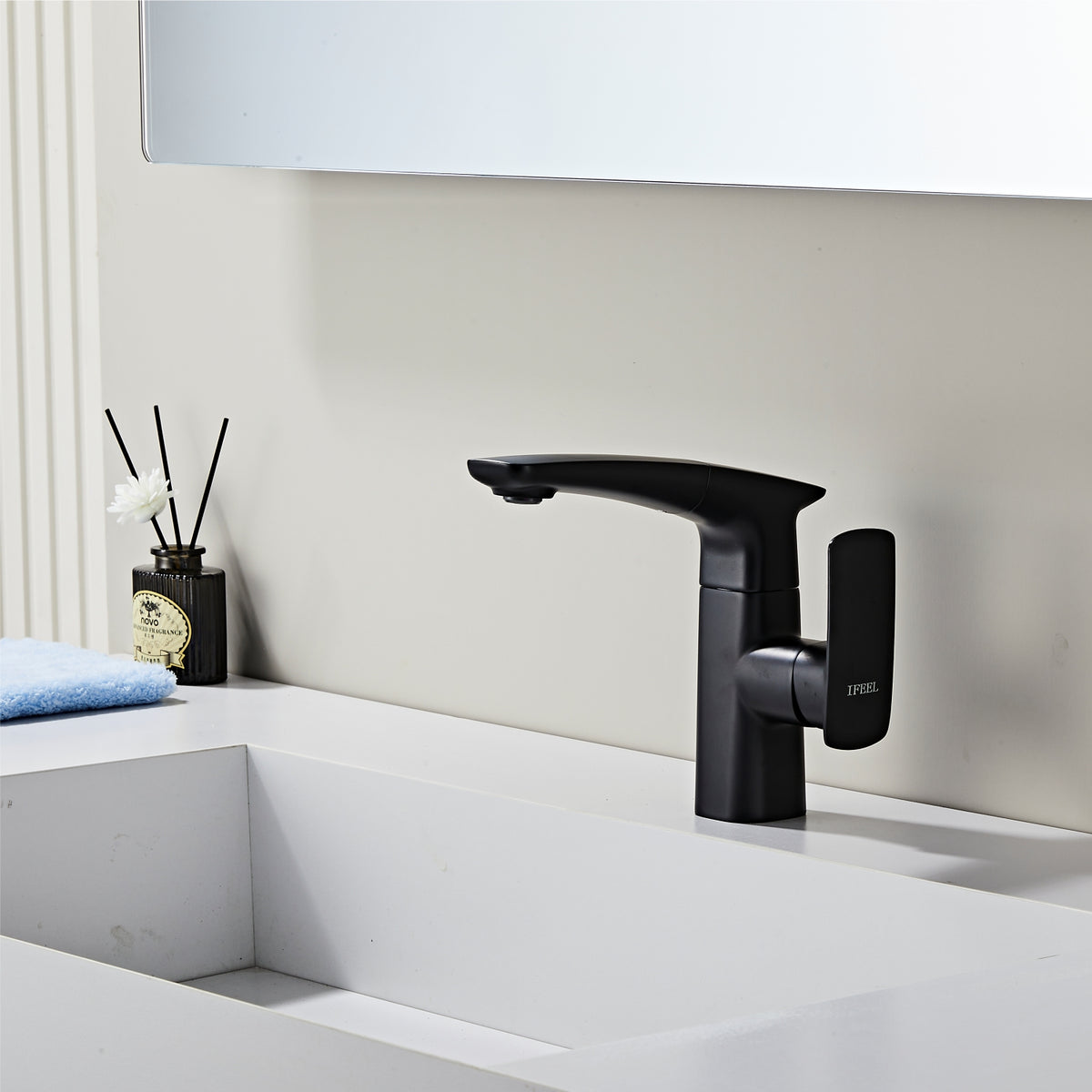 IFEEL Mixer Tap with Pull-Out Spray, Countertop Basin Tap 011537 Black