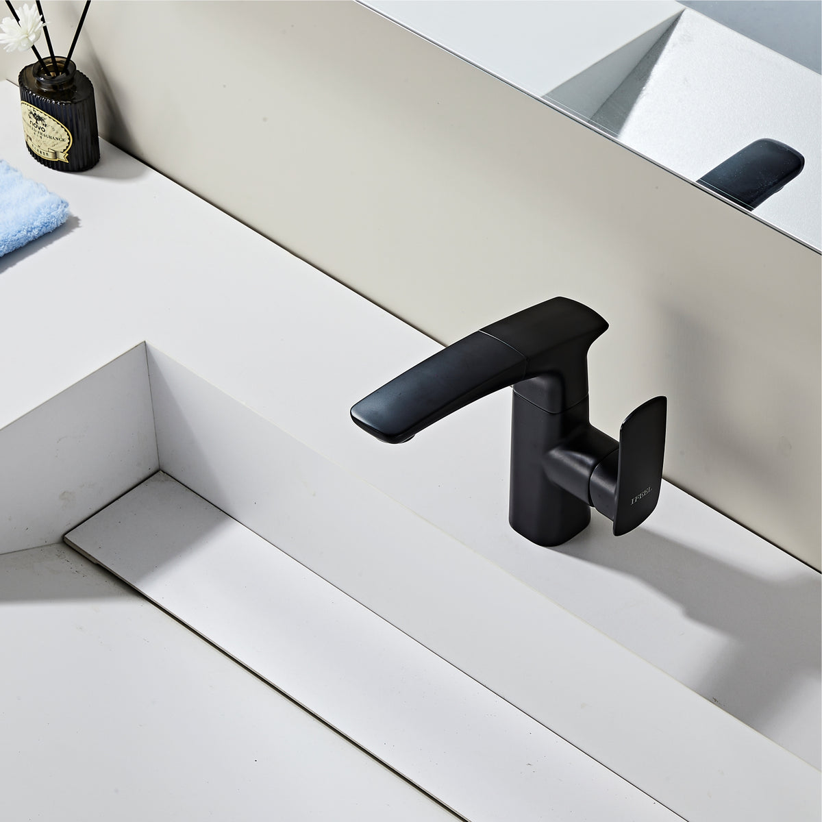 IFEEL Mixer Tap with Pull-Out Spray, Countertop Basin Tap 011537 Black